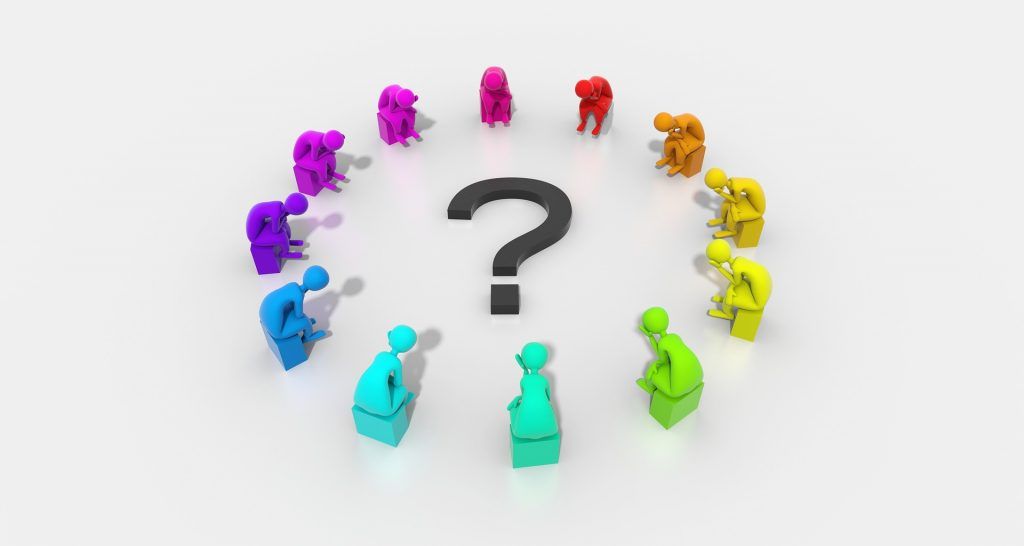 3D illustrazioni raffiguranti personaggi colorati disposti attorno a un grande punto interrogativo