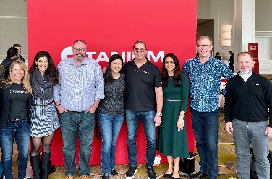 Tanium Paige Galles, membro del team, insieme ai colleghi in occasione dell’evento di lancio di “ Tanium” a Nashville, 2019