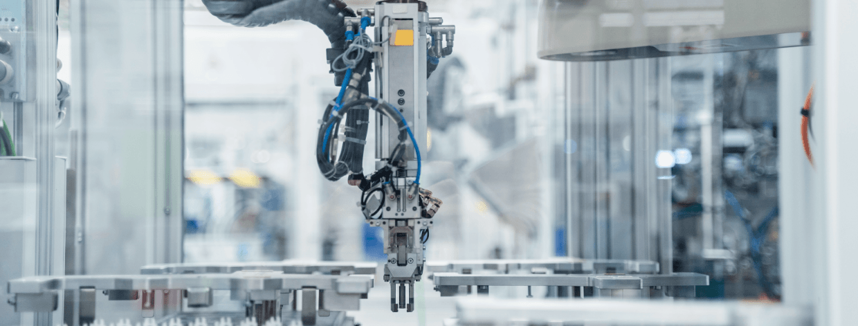 Sicurezza informatica nel settore manifatturiero: gestire il rischio su larga scala