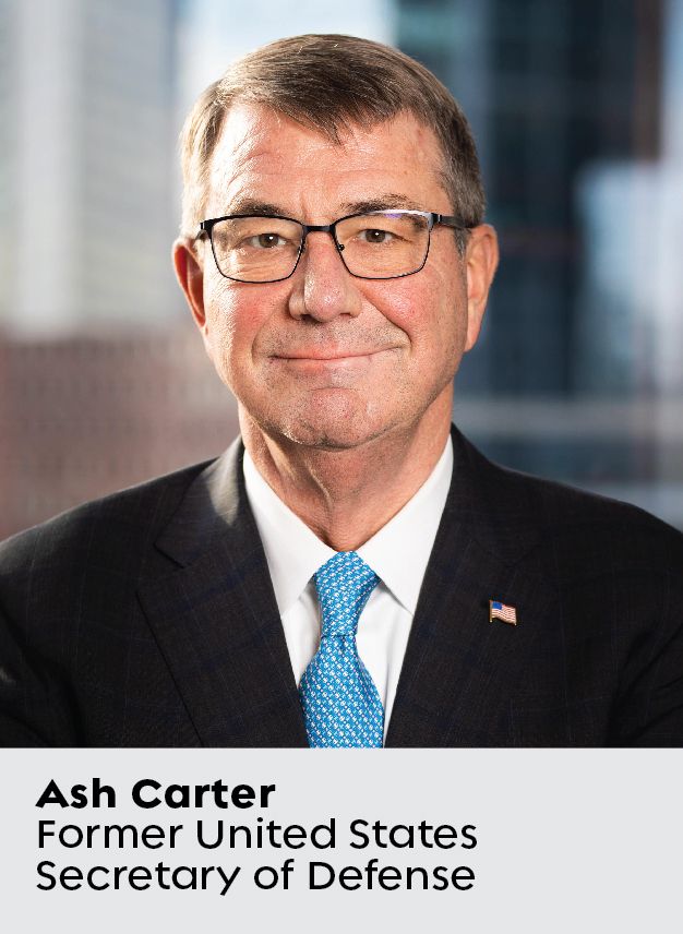 Primo piano di Ash Carter, ex Segretario alla Difesa degli Stati Uniti