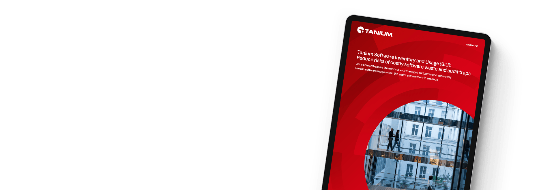 Tablet che mostra il whitepaper 'Tanium Software Inventory and Usage: Riduci i rischi di costosi sprechi software e trappole di audit'