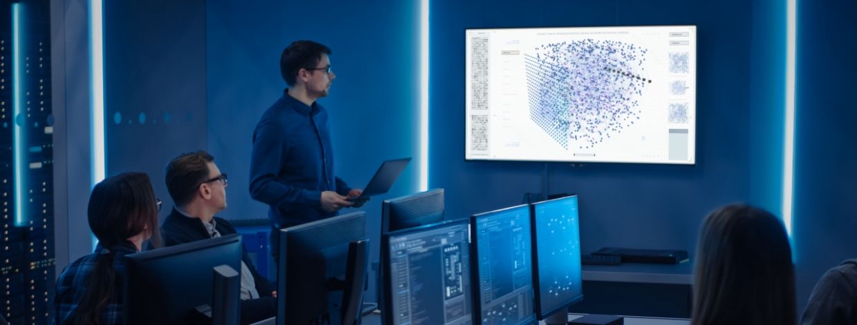 La collaborazione tra il settore pubblico e quello privato è fondamentale per affrontare le sfide relative alla sicurezza informatica