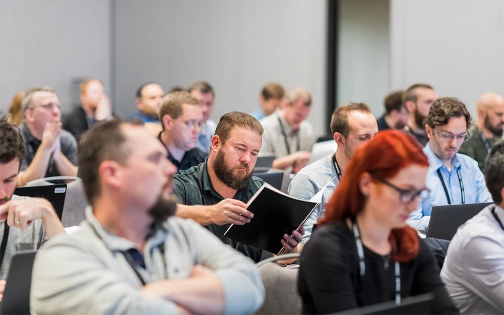 Partecipanti alla sessione del laboratorio tecnico CONVERGE 2019 con i propri computer portatili